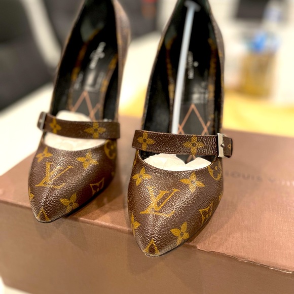 Brand New Louis Vuitton Shoes Work once inside of carpet governor ball